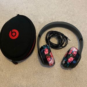 Beats wires head phones.